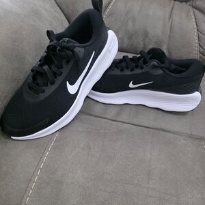 Nike ProminBlack and White Sneakers